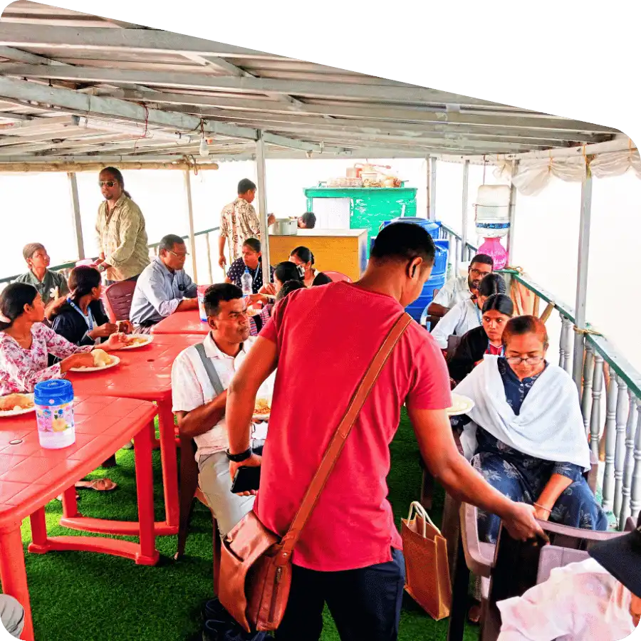 traditional boat trip in Sundarban rivers