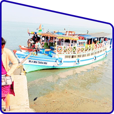 Tourists group on Sundarban boat