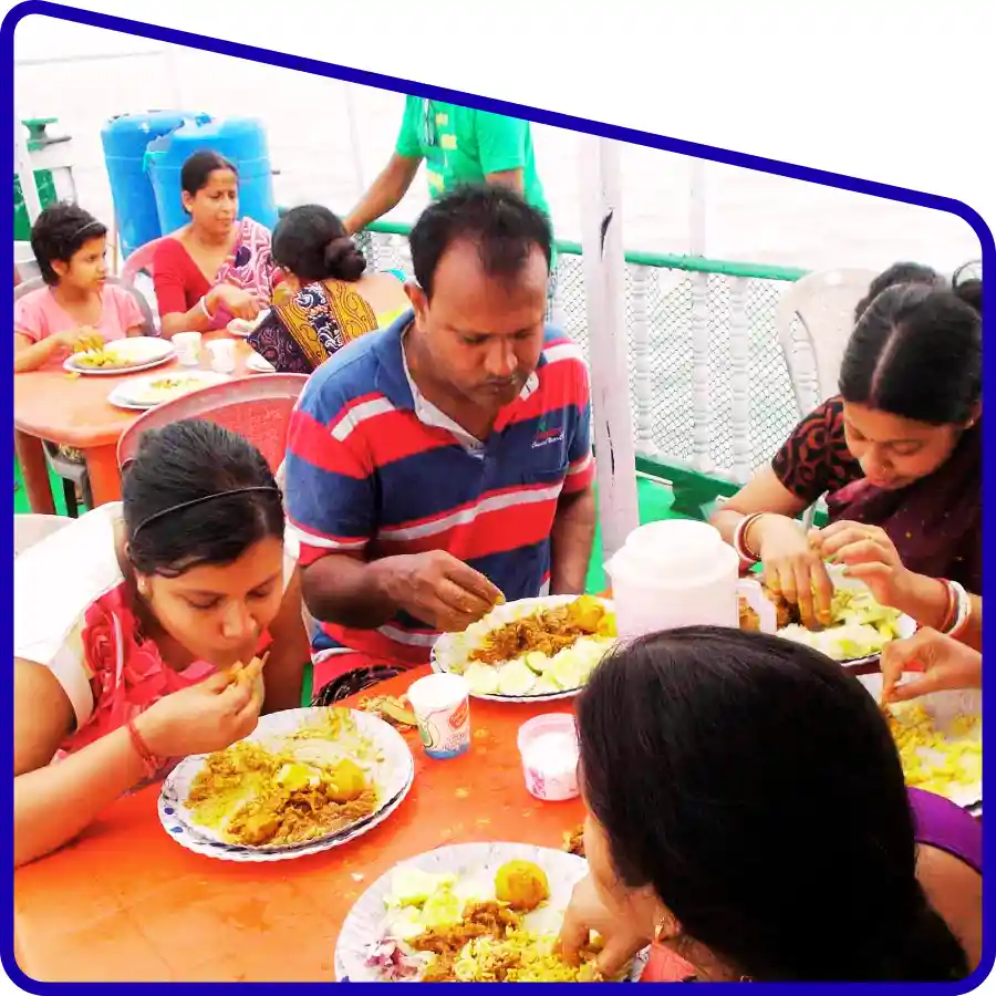 family enjoying Sundarban Mangrove Travels tour